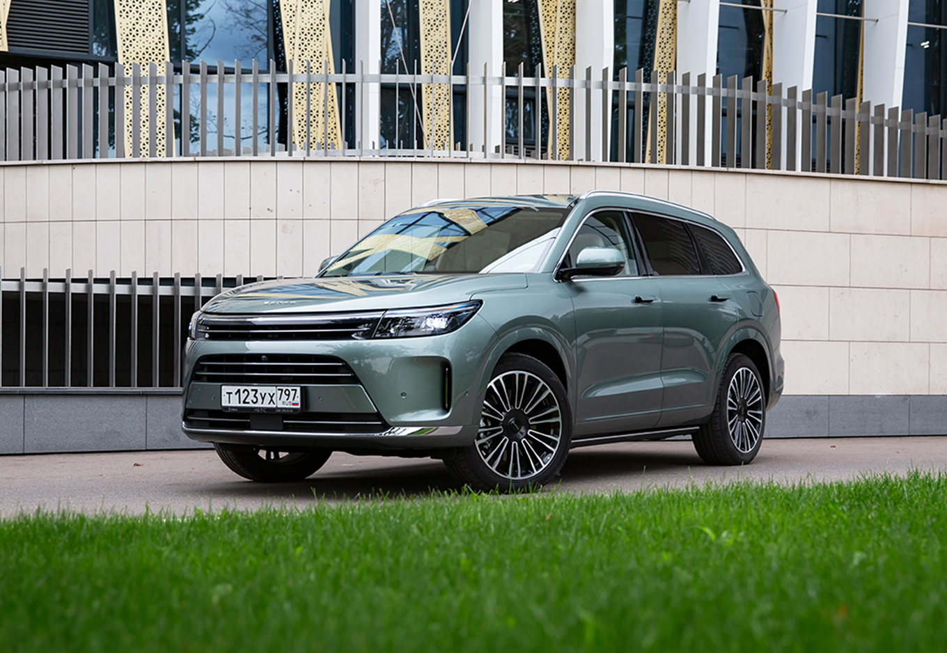 Seres M7. Фото: Журнал Авито Авто/Павел Короткий