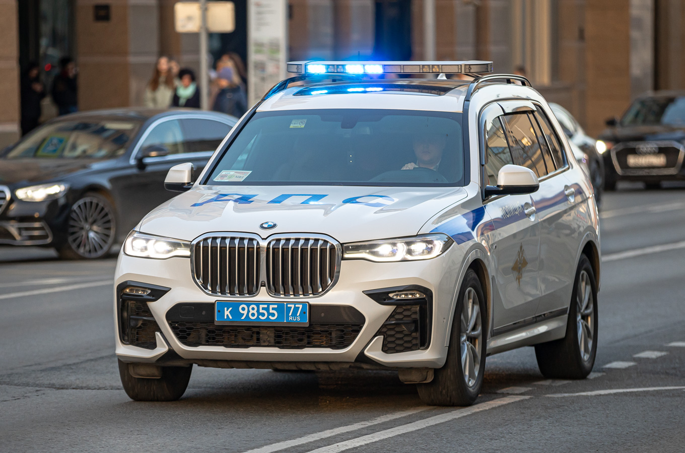 BMW X7. Фото: Журнал Авито Авто/Сергей Ильин
