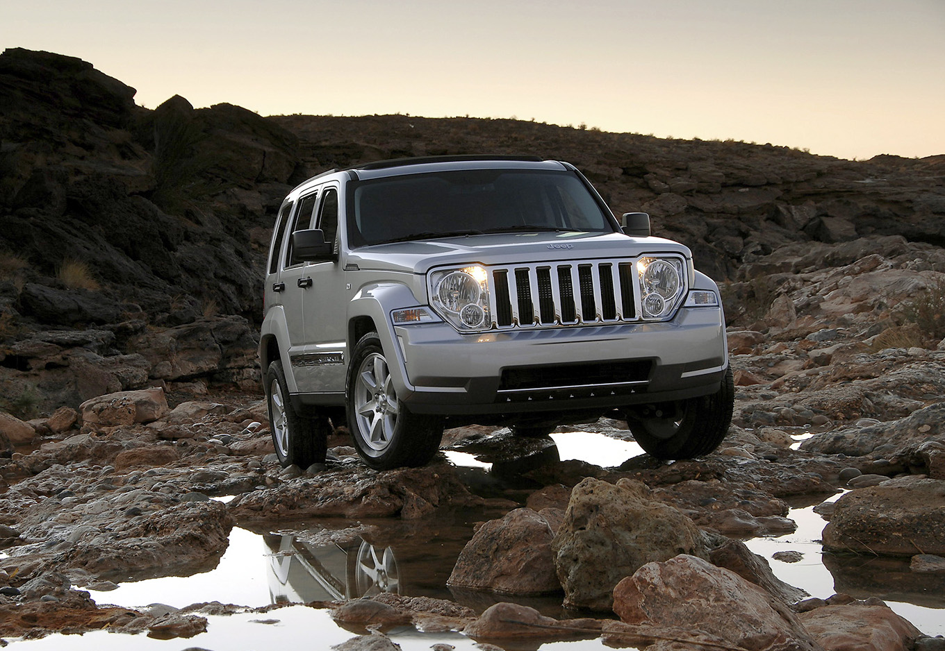 Jeep Cherokee Limited 3.7L (KK). Фото: Jeep 